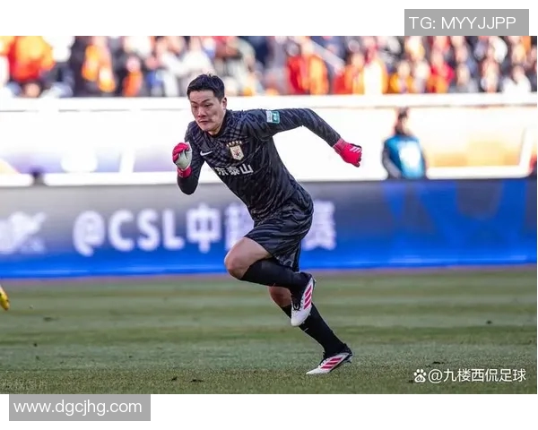 你最喜欢的足球明星是谁他在球场上的表现如何影响了你的足球观念